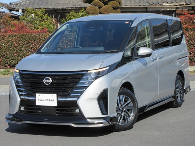 セレナ 1.4 e-4ORCE ハイウェイスターV 4WD 