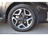 純正18インチアルミホイール タイヤサイズは225/55R18です。