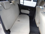 後部座席も広々です!目立った汚れや傷もなく綺麗です!納車の際にはルームクリーニングを実施しております!