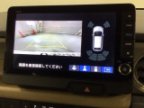 リバースギアに入れるだけで後方の表示へ切り替わります。夜間や雨の日の駐車も楽になりますよ。