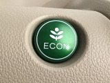 ★ECONスイッチ★ エコドライブを加速しよう!スイッチをONにすると、運転の仕方によるロスを抑え込み燃費をよくするようクルマが頑張ります(*^ー^*)燃費向上にチャレンジ♪