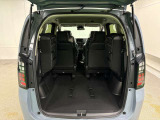 3列目シートを跳ね上げればより大きなお荷物をお載せ頂けます!!