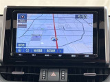 純正ナビを装備。タッチパネル式で使いやすく、お出かけもラクラクです。