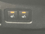 運転席、助手席シートヒーター付きです
