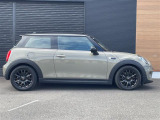 ◆LIBERALAは、輸入車選びの新たなスタイルを提案するインポート・セレクト・ブランドです。オーナー様となる方がクルマから直接感じる感性を第一にした、最良の一台との出会いをコーディネートいたします。