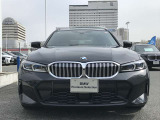 【キドニーグリル】BMWは約90年もの間、ほぼ全ての車両にひと目でBMWだと分かるこの特徴的なフロントグリルが備えられ、デザイン・アイコンとして親しまれてきました。