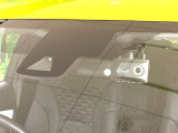 【トヨタセーフティセンス】走行中に前方の車両等を認識し、衝突しそうな時は警報とブレーキで衝突回避と被害軽減をアシスト。より安全にドライブをお楽しみいただけます。
