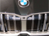 【キドニーグリル】BMWは約90年もの間、ほぼ全ての車両にひと目でBMWだと分かるこの特徴的なフロントグリルが備えられ、デザイン・アイコンとして親しまれてきました。
