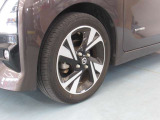◆アルミホイール◆純正のアルミホイールが標準装備で付いています!ホイルだけで見た目がとてもスタイリッシュです★