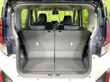 普段のお買い物や通勤、送迎等に十分な荷室スペースを確保しております。セカンドシートを倒すと、大きな荷物の積載も可能です♪