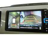 【パノラミックビュー&バックビュー】駐車時の安全確認をする為に車両上方からの映像と後方カメラからのを同時に表示しバックガイドも付いているのでバックの苦手な方でも安心して運転出来ますよ。