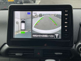 空から見下ろしているような視点で周囲を確認できるアラウンドビューモニター。駐車時にとても便利です。