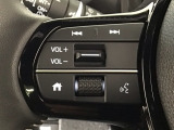 ステアリングリモコンは、運転中でも簡単に音量調整やチャンネル変更もできます!わき見運転防止にもつながるので安心です♪