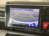 バックモニター付きで、車庫入れやバック時の後方確認をサポート。