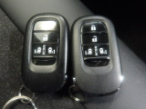 スマートキー付!キーを取り出さなくてもドアロックの施錠・開錠、エンジンの始動が出来ます!雨の日や荷物の多い日にとても便利ですね♪
