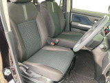 厚みのあるシートは座り心地も良く運転席も助手席もリラックスしてゆったりと座れます!