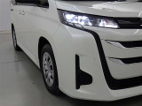 明るいライトが夜道を明るく照らしてくれます。 運転する上で、道路状況をいかに早く認識できるか重要なポイントです。 白色光が暗い道も明るく照らしてくれますよ。