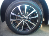 アルミホイール付きで足元もスタイリッシュに!