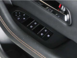 ソフトパッドとステッチを採用することにより質感の高いインテリアに仕上がってます♪
