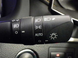 【オートライト】車外の明るさに応じて、自動的にライトの点灯・消灯をしてくれます。
