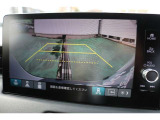 バックカメラを搭載しておりガイドラインも表示されますので車庫入れも安心ですね♪