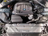 【BMWエンジン】革新的なガソリン・エンジン・テクノロジーによる高性能かつ高効率。レスポンスの良いパワーを発揮。常にスムーズな吸気を実現しアクセル開度にダイレクトに反応しドライビングを楽しく演出。