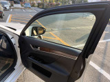 運転席ドアにも痛みはありません。