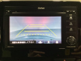 バックでの車庫入れも安心です! リアカメラが付いているバックモニター付のナビを装備しております。操作線もついており距離感も画面から確認できます。
