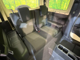 後部座席も気になるようなキズ・汚れやへたり等、大きなダメージはなく、良好な状態です。