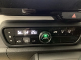 フルオートエアコンが装備されいます。好みの温度に設定するだけで、エアコンの風量やモード切替を自動でコントロールしてくれます。
