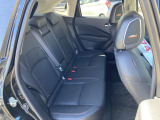 後部座席です。綺麗・清潔に仕上げております。内装の綺麗なお車は気持ちが良いですし、コンディションのいい車が多いです。