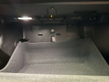 グローブボックス内にETC車載器を搭載しております。