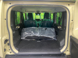 普段のお買い物や通勤、送迎等に十分な荷室スペースを確保しております。セカンドシートを倒すと、大きな荷物の積載も可能です♪