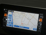 【7インチ純正ナビ】純正ナビを装備。タッチパネル式で使いやすく、詳細地図により目的地をピンポイントで設定できます。初めての道でも迷いにくく、ロングドライブも快適ですよ♪