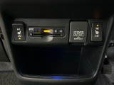 【シートヒーター】運転席、助手席にはシートヒーターが装備されております。冬場寒い時期や、夏場でも車内のエアコンが苦手な方には嬉しい装備です!