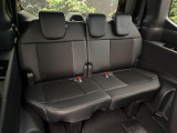 3列目シートはもちろん状態良好☆大人でもゆったりと座って頂けますので、大人数でのお出かけもラクラクです♪ご家族で、気の知れた仲間で、ドライブに行くのが楽しみですね♪