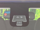 【エマージェンシーブレーキ】走行中に前方の車両等を認識し、衝突しそうな時は警報とブレーキで衝突回避と被害軽減をアシスト。より安全にドライブをお楽しみいただけます。