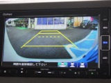 ★バックモニター搭載★ バック時目視しにくいクルマの周囲をカメラで映し出し、安全・安心駐車をサポート♪バックの苦手な方も後ろがハッキリ見えるので安心です☆