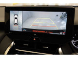 車の前後左右に取り付けられたカメラで、視線やバックモニターでは死角となる前方や真横も確認できます。狭い駐車スペースもスムーズに駐車できます。