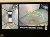 パノラミックビューモニター付きです。車両を上から見たような映像をディスプレイオーディオ画面に表示。運転席からの目視だけでは見にくい、車両周辺の状況をリアルタイムでしっかり確認できます。