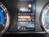 LDW(車線逸脱警報)とLDP(車線逸脱防止支援)が装備されておりドライバーが意図せずに白線を跨ぐと警告音で注意を促してくれます♪