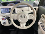 インテリアに合わせたデザインのステアリングは、運転される方のことも考え、運転しやすい形状、大きさです。是非一度、実際に触ってお確かめください。