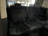 3列目シートはもちろん状態良好☆大人でもゆったりと座って頂けますので、大人数でのお出かけもラクラクです♪ご家族で、気の知れた仲間で、ドライブに行くのが楽しみですね♪