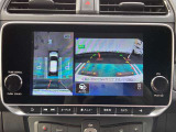 ナビ画面にアラウンドビュ-モニタ-の映像を映し出しています。  狭い場所での車庫入れをサポ-トしてくれる便利アイテムです。