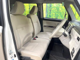 運転席シート廻りは使用感も少なく、良好な状態となっています。前オーナー様が丁寧に使っていたことがよくわかりますね。