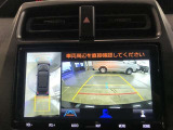 パノラミックビューモニター付きです。車両を上から見たような映像をディスプレイオーディオ画面に表示。運転席からの目視だけでは見にくい、車両周辺の状況をリアルタイムでしっかり確認できます。