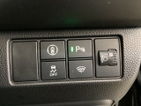 ハンドルの右側にはヘッドライトレベライザーとHondaセンシング用のメインスイッチがついています。ヘッドライトレベライザーは道路状況や積荷の加重に応じてライトの高さを調節できます。