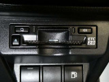 高速道路を賢く使うETC2.0装備です。高速道路とクルマが情報を連携して渋滞の迂回ルートや災害時の適切な誘導をしてくれたりします。