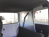 荷室にはユーティリティーナットが付いているので、パイプや棚などの取り付けが可能です。