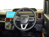 運転の際、常に目にする部分だけにシックで飽きのこないデザインが良いですね。